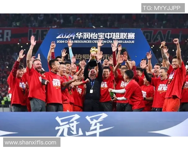 仰望中国足球明星的崛起与辉煌成就探讨